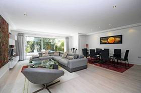 4 bedroom Detached f...