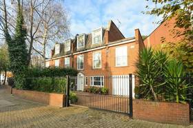 5 bedroom Detached f...