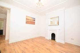 2 bedroom Flat for s...