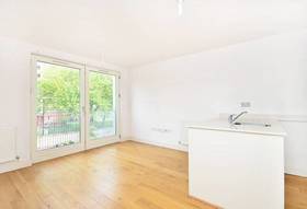 1 bedroom Flat for s...