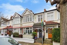 4 bedroom Detached t...
