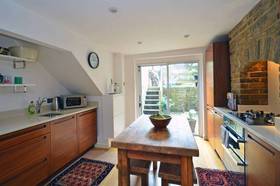 2 bedroom Flat to re...