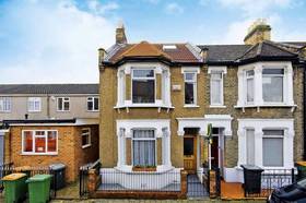 5 bedroom Detached f...