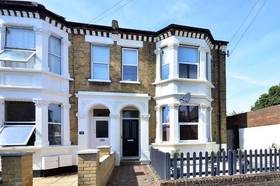 2 bedroom Flat for s...