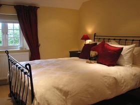 2 bedroom Cottage to...