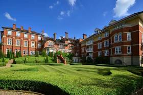 2 bedroom Flat for s...