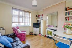 2 bedroom Flat to re...