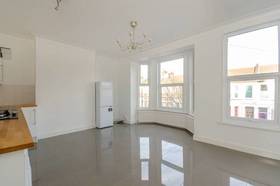 3 bedroom Flat for s...