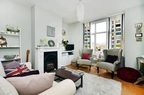 1 bedroom Flat for s...