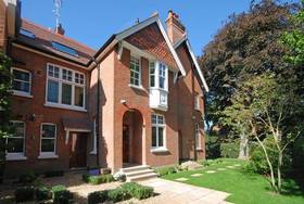 6 bedroom Detached t...