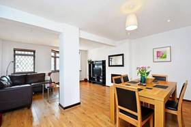 5 bedroom Detached t...