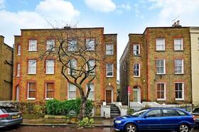 2 bedroom Flat to re...