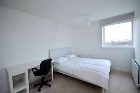 2 bedroom Flat to re...