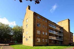 2 bedroom Flat for s...