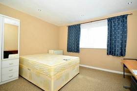 2 bedroom Flat to re...