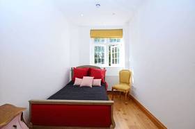 4 bedroom Flat to re...