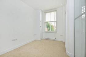 2 bedroom Flat for s...