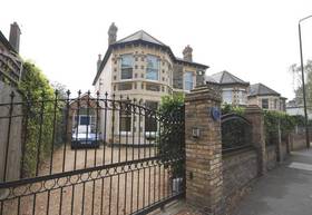 5 bedroom Detached t...