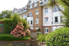 1 bedroom Flat for s...