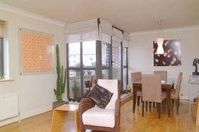 2 bedroom Flat for s...