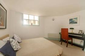2 bedroom Flat for s...