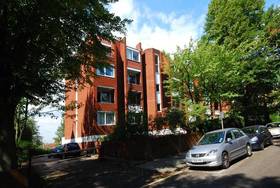 2 bedroom Flat for s...
