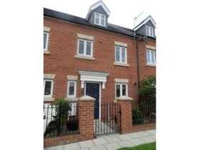 3 bedroom Town House...