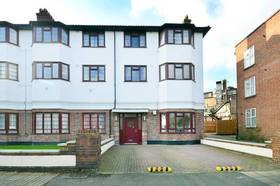 1 bedroom Flat for s...