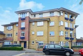 2 bedroom Flat for s...