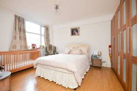2 bedroom Flat for s...
