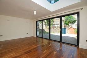 5 bedroom Detached t...
