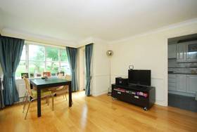 2 bedroom Flat to re...