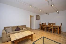 2 bedroom Flat to re...