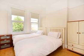 2 bedroom Flat to re...