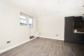 2 bedroom Flat to re...
