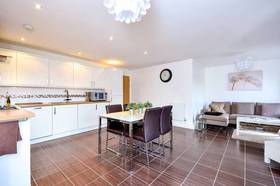 2 bedroom Flat to re...