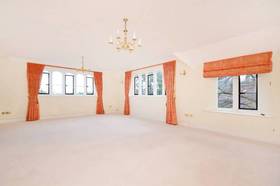 2 bedroom Flat to re...