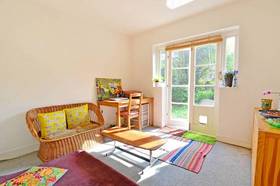 2 bedroom Flat for s...