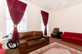 6 bedroom Detached f...