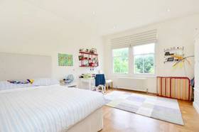 5 bedroom Detached t...