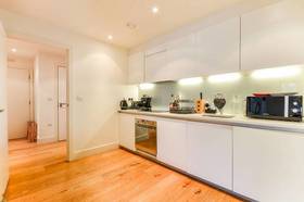 2 bedroom Flat to re...
