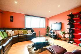 2 bedroom Maisonette...