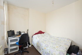 2 bedroom Flat for s...