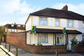 5 bedroom Detached f...