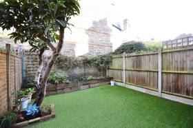 5 bedroom Detached t...