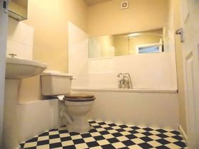 2 bedroom Flat for s...