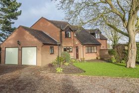 4 bedroom Detached f...