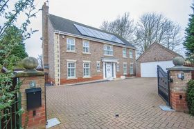 4 bedroom Detached f...