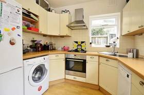 2 bedroom Flat for s...