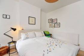 2 bedroom Flat for s...